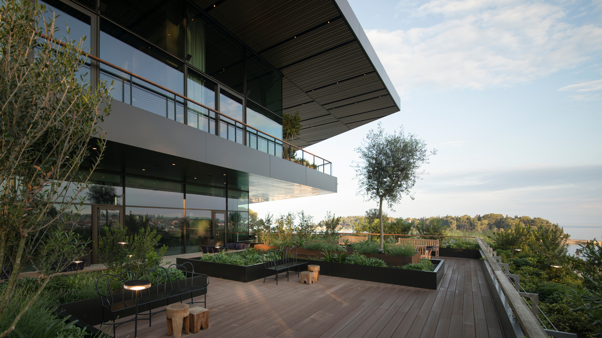 191016 RW LAT ADR PHO 103